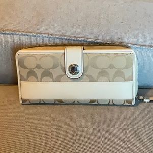 💖 Coach Signature Stripe Zip Around Long Wallet